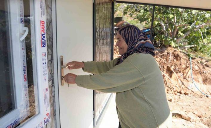 Alanya’da ihtiyaç sahibi aile konteyner evine kavuştu