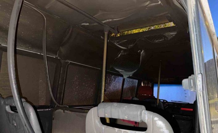 Alanya’da mobilya dükkanını ve kullanılmayan yolcu taşıma servisini ateşe veren kadın yakalandı