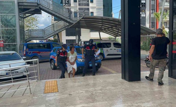 Alanya’da mobilya dükkanını ve minibüsü ateşe veren kadın tutuklandı