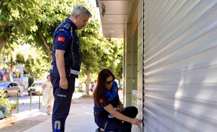 Alanya’da tarihi geçmiş ve çürümüş ürün satan iki işletme mühürlendi