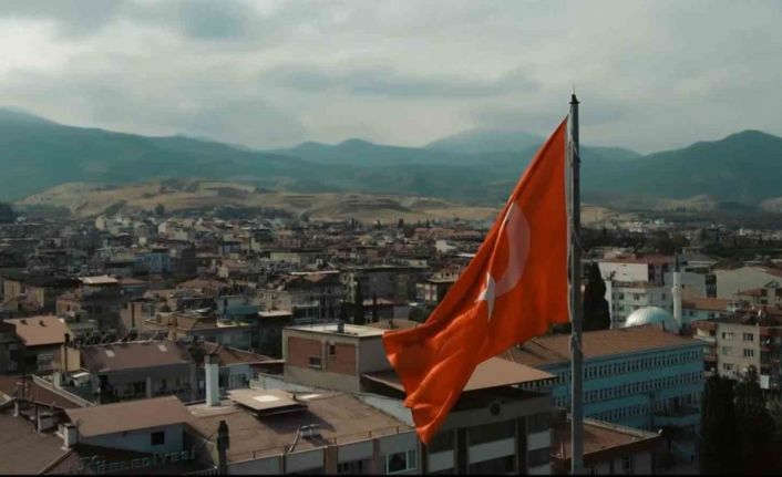 Alaşehir’de 7’den 70’e cumhuriyet sevgisi