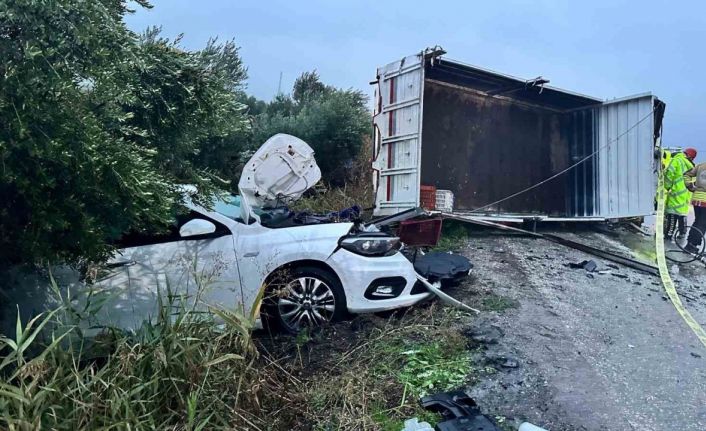 Alaşehir’de kontrolden çıkan kamyonet dehşet saçtı: 2 ölü 3 yaralı