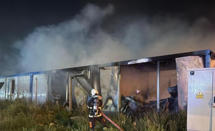 Alevlere teslim olan 2 konteyner kullanılamaz hale geldi