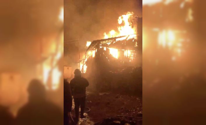 Alevlere teslim olan 3 ev küle döndü