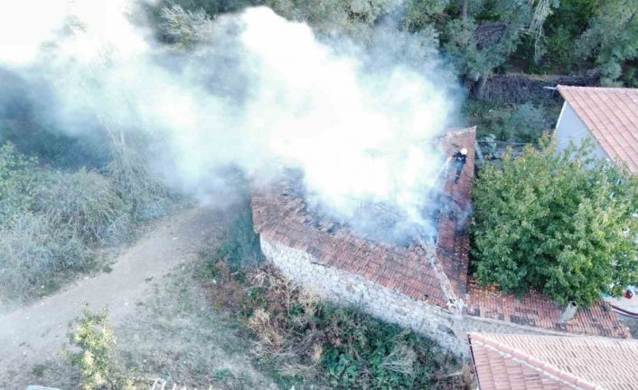 Alevlere teslim olan tandır kullanılmaz hale geldi