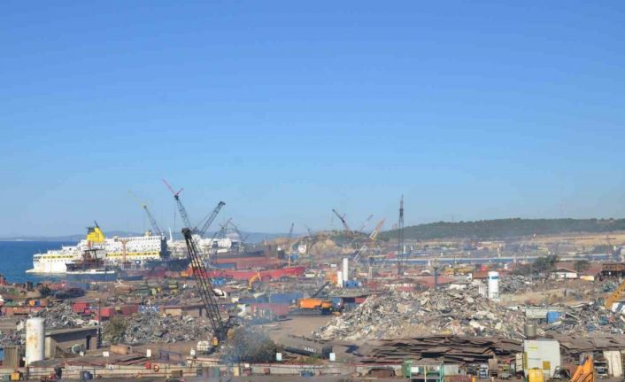 Aliağa Gemi Söküm Bölgesi’nde iş kazası: 1 işçi hayatını kaybetti