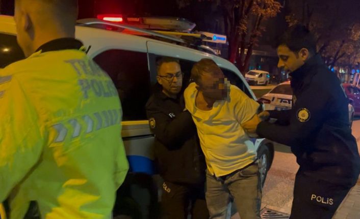 Alkollü sürücü patlak lastikle kaçtı, polisi peşinde pervane etti: "Lahmacunu 80 liraya satıyorum"