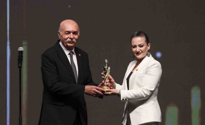 Altın Portakal’da "Onur, Emek, Başarı" ödülleri sahiplerini buldu