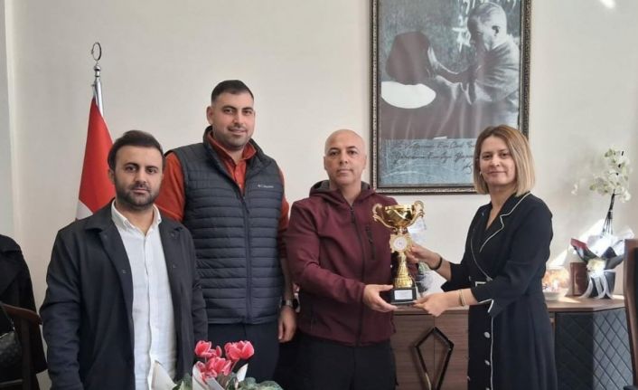Altıntaş MEM takımı kurumlararası basketbol turnuvasında Kütahya birincisi