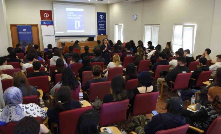 Anadolu Üniversitesi EMYO’da öğrenciler kariyer yolculuklarına hazırlandı
