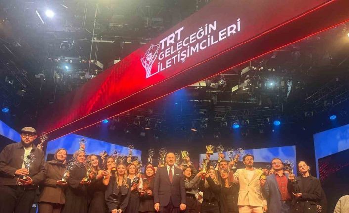 Anadolu Üniversitesi öğrencileri TRT Geleceğin İletişimcileri Yarışması’ndan ödüllerle döndü