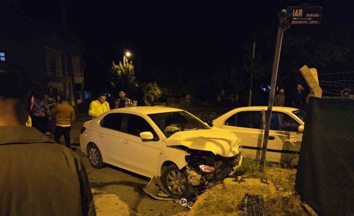 Ankara’da iki otomobil kafa kafaya çarpıştı: 2 yaralı