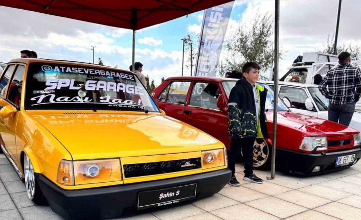 Ankara’da ‘Otomobil Festivali Güzellik ve Desibel Yarışması’ renkli görüntülere sahne oldu