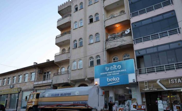 Annesinin cesediyle 1 ay yaşadı