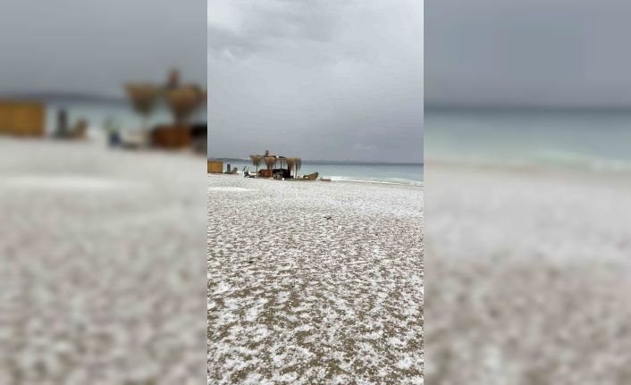 Antalya 15 dakikada kışı yaşadı, Konyaaltı Sahili beyaza büründü