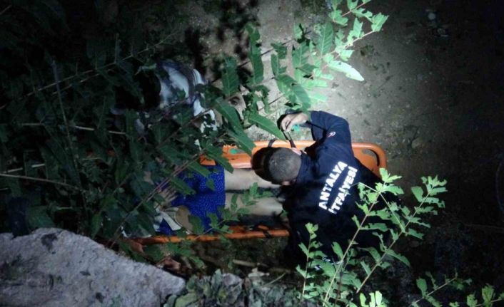 Antalya’da 4 metrelik inşaat çukuruna düşen turist itfaiye tarafından kurtarıldı