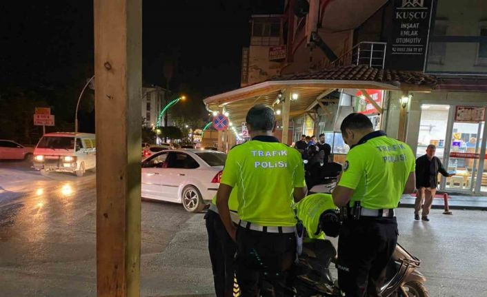 Antalya’da devrilen motosikletin sürücüsü ağır yaralandı: Kaza anı kamerada