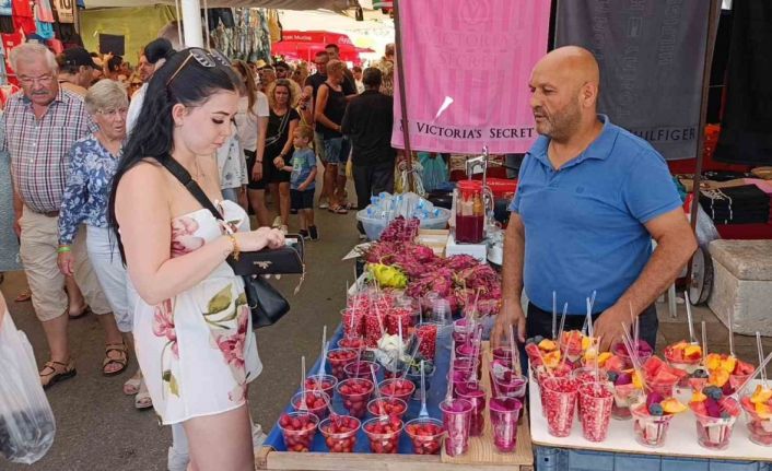 Antalya’da perşembe pazarına Alman turist akını