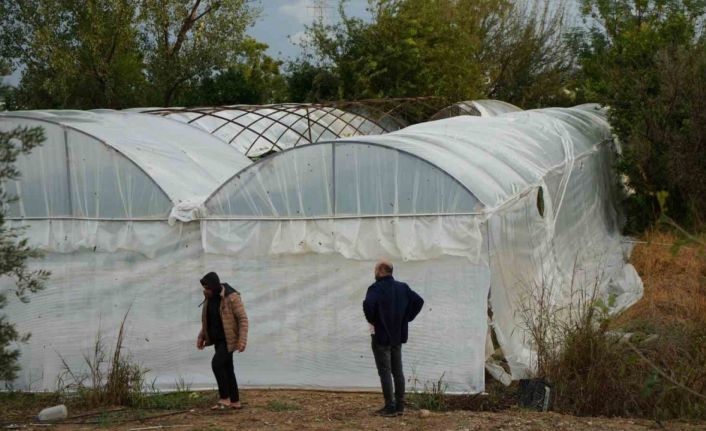 Antalya’da sağanak seraları da vurdu