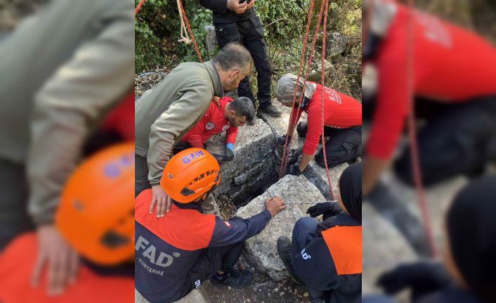 Antalya’da su kuyusu ve sarnıçlarda çöp topladılar
