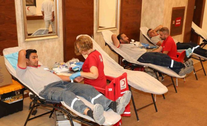 AOSB’de kan ve kök hücre bağışı kampanyasına yoğun ilgi