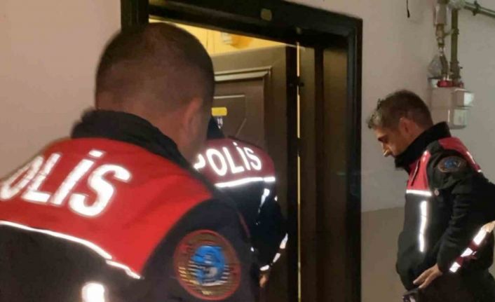Apartmandan gelen çığlıklar polisi alarma geçirdi