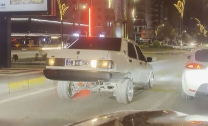 Arabasıyla herkesi şaşırtan o sürücüyü, polis de cezasıyla şaşırttı: 19 bin lira ceza kesildi
