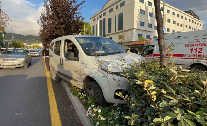 Araç refüje çıktı: 1 yaralı