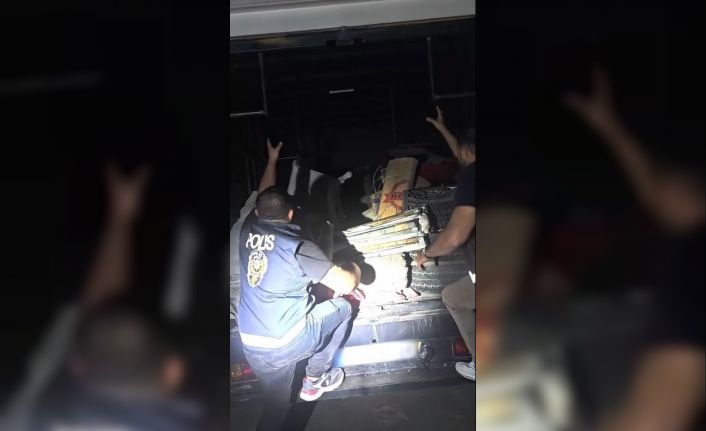 Aracın fan ve klima düzeneğinin içerisinde 11 düzensiz göçmen çıktı