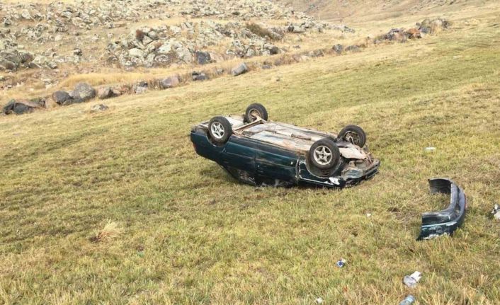 Arpaçay’da yoldan çıkan otomobil takla attı