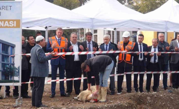 Asırlık borsa, yeni yüzyılın binasının temelini dualarla attı