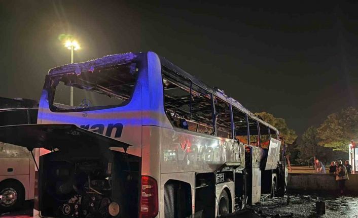 AŞTİ’de otobüs yangını paniğe neden oldu