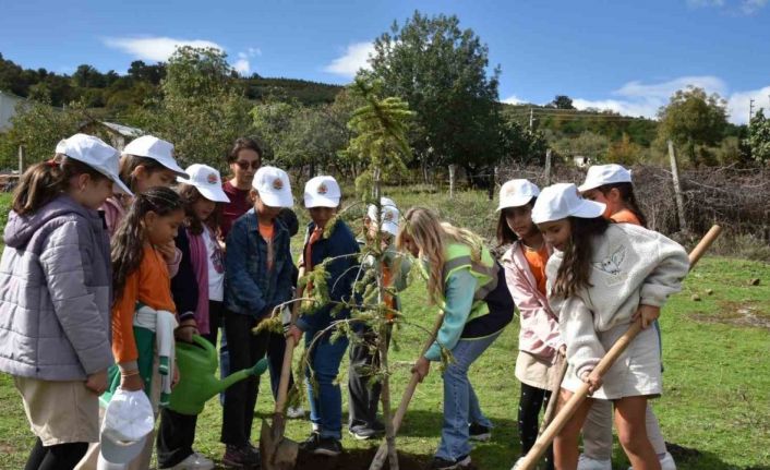 Atakumlu çocuklar yeşil nesil için sahada