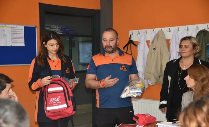 Atakumlu öğrencilere afet bilinci eğitimi
