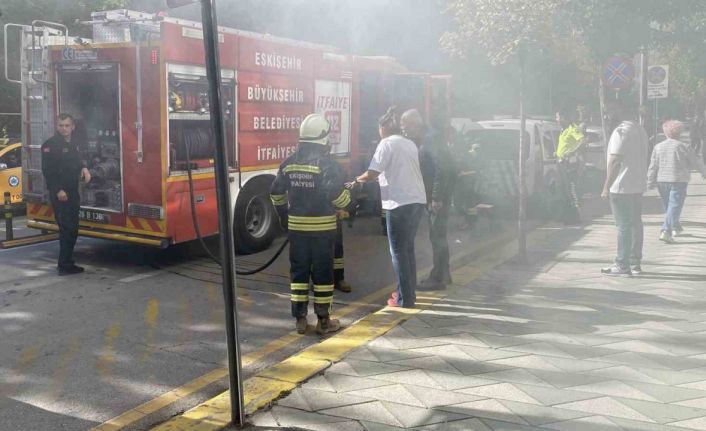 Atatürk Caddesi’nde o senaryo gerçeğe döndü: Yangına giden itfaiye ekipleri ilerleyemedi