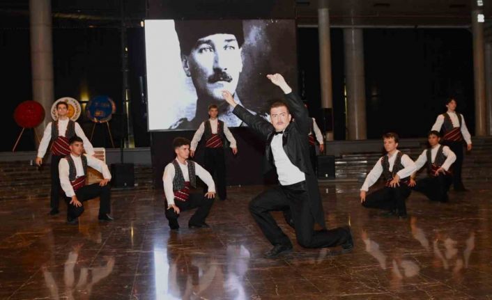 Atatürk’ün Bursa’ya gelişinin 103’üncü yıl dönümü Osmangazi’de muhteşem gösteriyle kutlandı