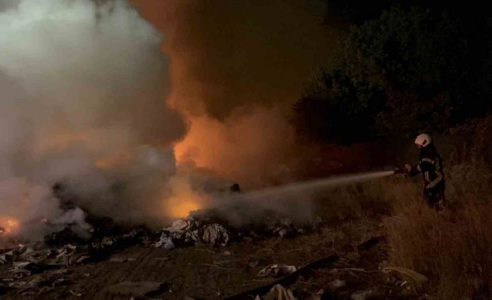 Atık yangını eve sıçramadan söndürüldü