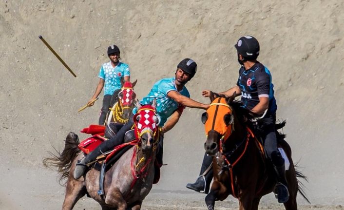 Atlı cirit ön eleme müsabakaları Erzincan’da yapıldı