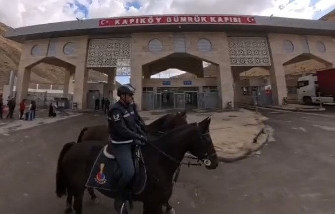 Atlı Jandarma Timleri Kapıköy sınırında görevde