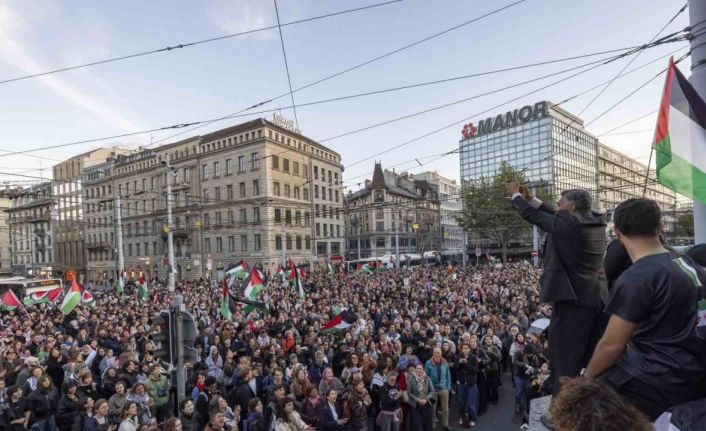 Avrupa’da İsrail’in Küresel Sumud Filosu’na müdahalesine karşı binlerce kişi sokaklara döküldü