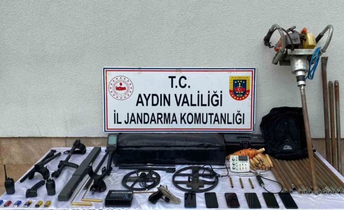 Aydın’da kaçak kazı yapan şahısların  evlerine operasyon