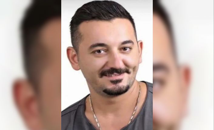 Aydınlatma direğine çarpan motosikletteki iki arkadaş hayatını kaybetti