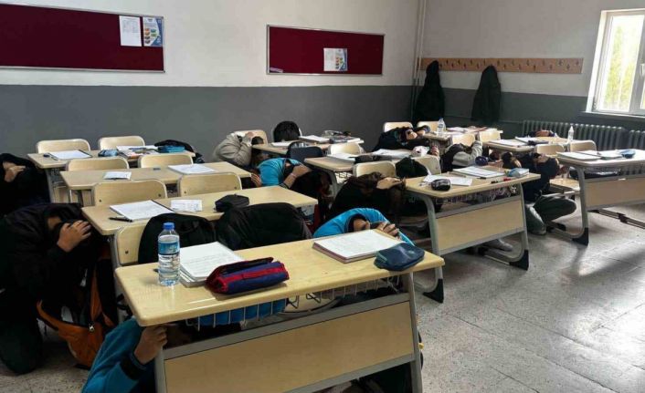 Aydıntepe’deki tüm okullarda tahliye tatbikatı yapıldı