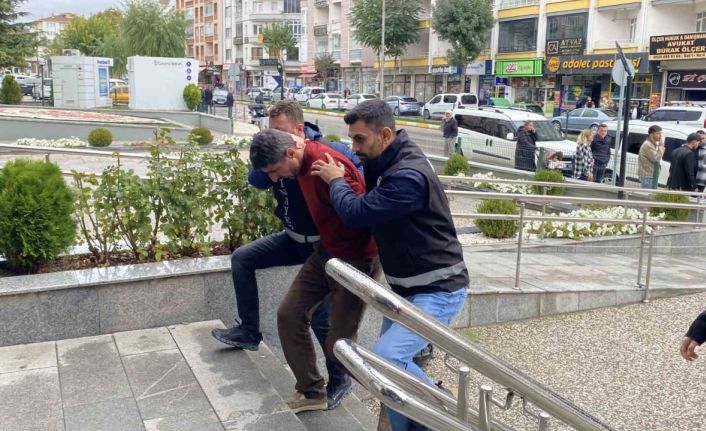 Babasını tüfekle öldüren zanlı adliyeye sevk edildi