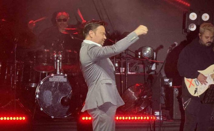 Bahçelievler’de 29 Ekim’de yüzlerce vatandaş Sinan Akçıl şarkılarıyla coştu