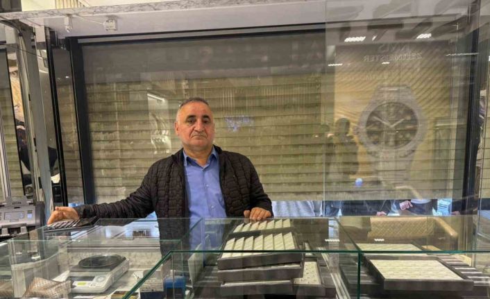 Bahçelievler’de kuyumcu soygunu: 1 dakikada 3 kilo altını çaldılar