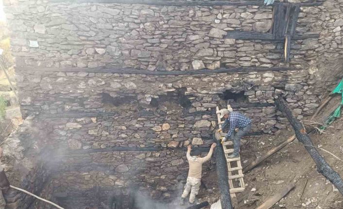 Bahçesaray’da odunluk yangını korkuttu