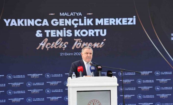 Bakan Bak: "Gençler için yatırımlarımıza devam edeceğiz"
