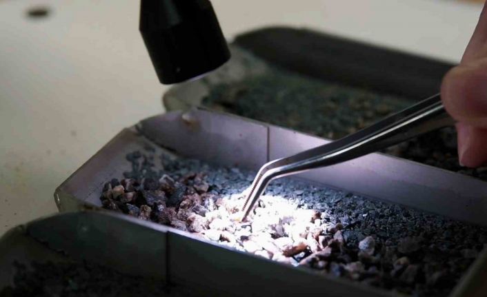 Bakan Bayraktar: "Rezervuarların dilini çözüyor, enerji bağımsızlığımıza güç katıyoruz