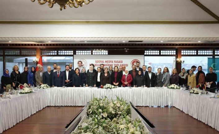 Bakan Göktaş, sosyal medya düzenlemesi için STK temsilcileriyle bir araya geldi